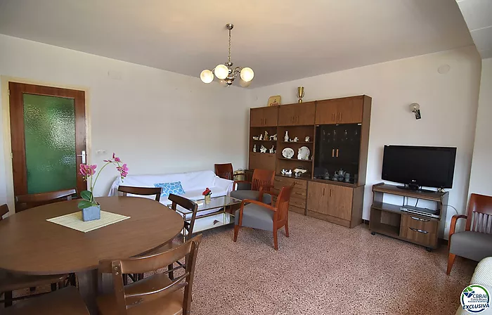 Apartment of 78 m2 located in the center of Roses.