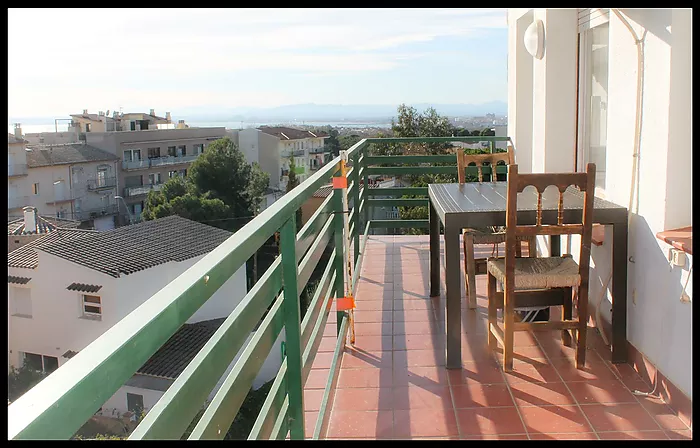Precioso apartamento con vistas al mar en Mas Oliva de Roses