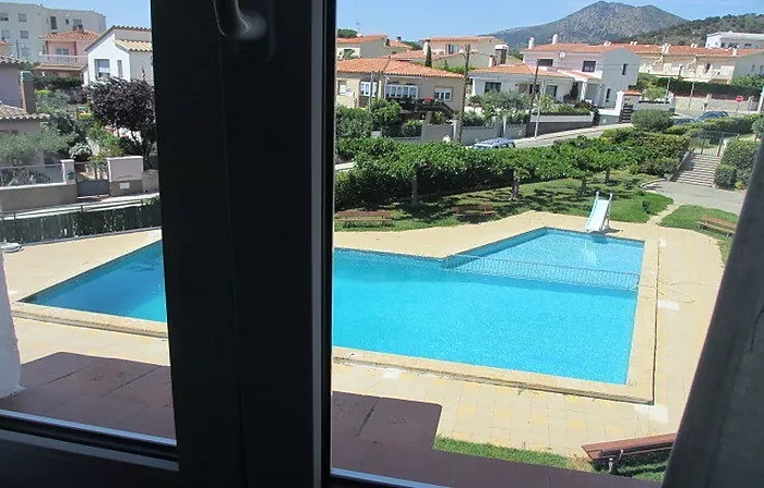 Precioso apartamento con vistas al mar en Mas Oliva de Roses