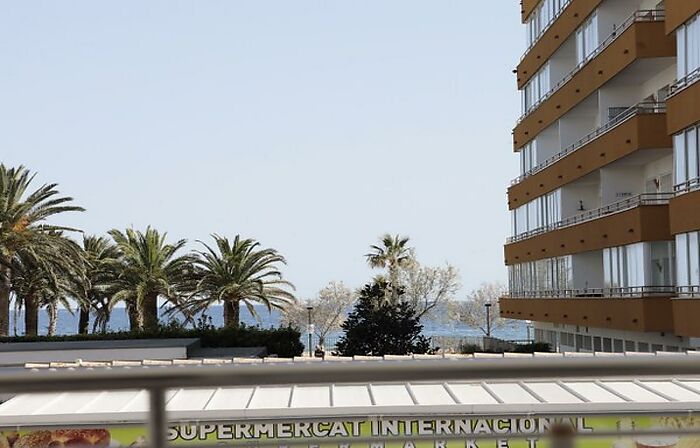 Se Vende apartamento 1 dormitorio, vistas al mar, a 50mts de la playa