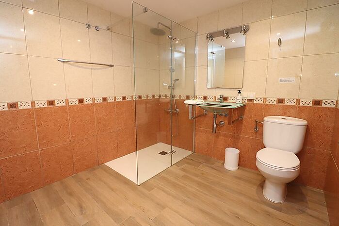 Magnifique appartement rez de jardin près de la plage de l'Almadrava Rosas