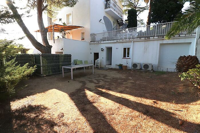Magnifique appartement rez de jardin près de la plage de l'Almadrava Rosas