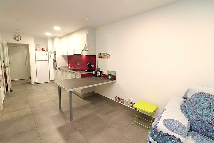 Primera línea de mar: Precioso apartamento de 2 dormitorios en Rosas -Santa margarita