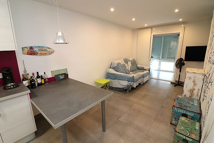 Primera línea de mar: Precioso apartamento de 2 dormitorios en Rosas -Santa margarita