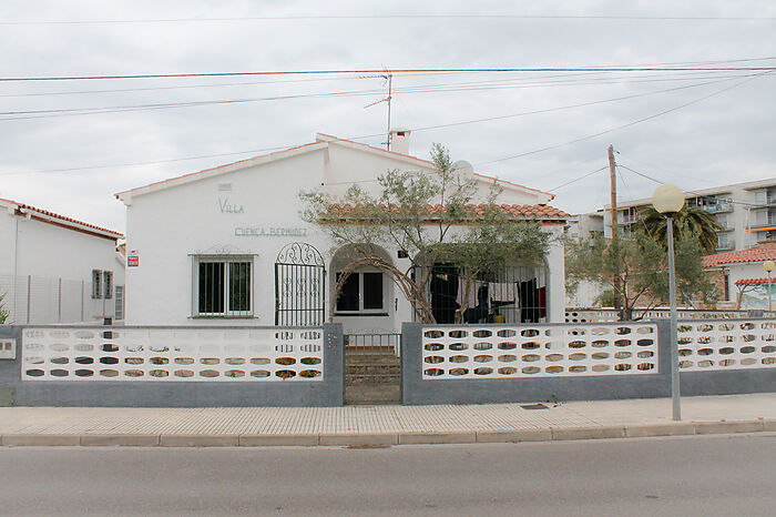 Charmante villa de plain pied quartier résidentiel de Santa Margarita de Rosas