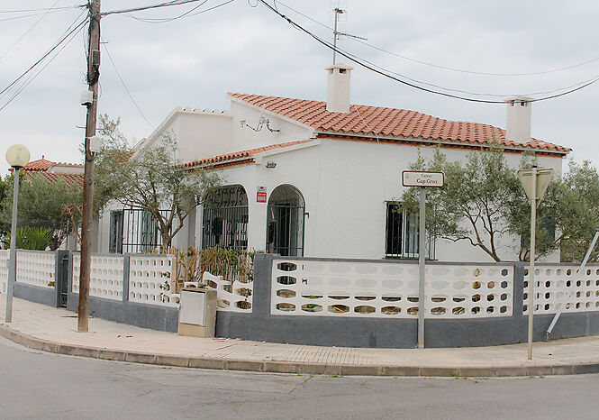 Charmante villa de plain pied quartier résidentiel de Santa Margarita de Rosas