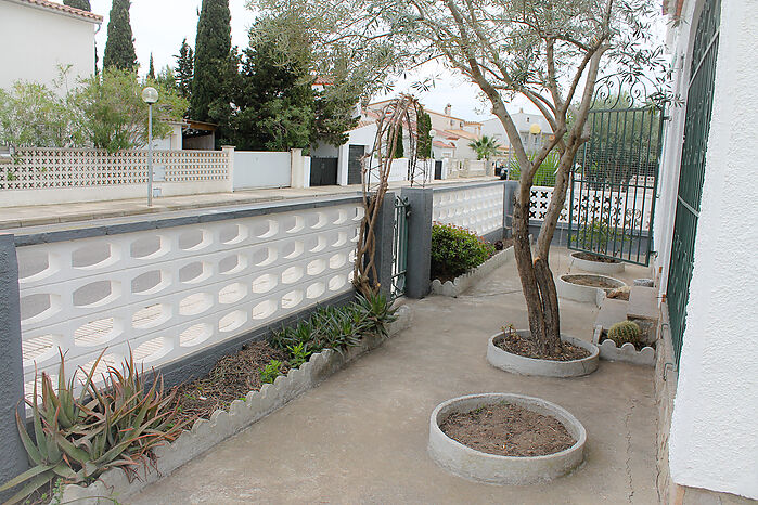 Villa de una sola planta en la zona residencial de Santa Margarita de Rosas