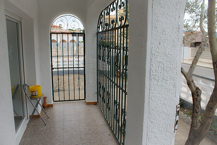 Villa de una sola planta en la zona residencial de Santa Margarita de Rosas