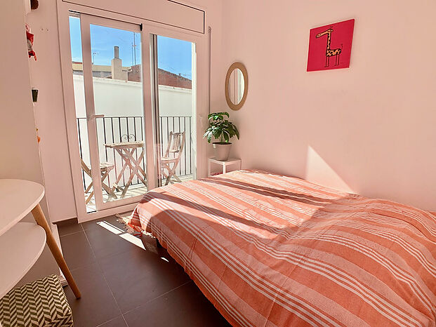 Precioso adosado con terraza de 35m2 a tan solo 200m de la playa en venta en Rosas